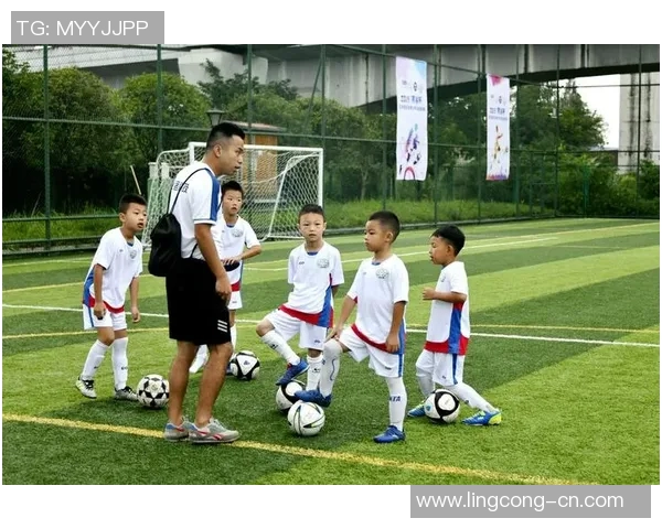 足球明星的孩子们童年趣事揭秘他们如何在绿茵场上追逐梦想